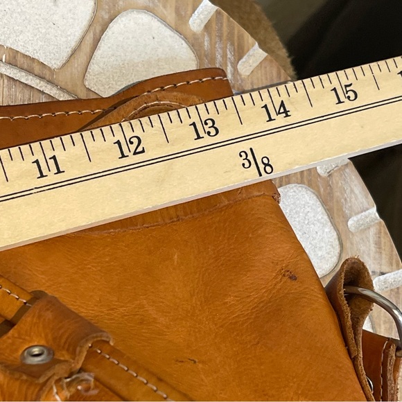 Leaders in leather tan leather drawstring bucket bag - Picture 11 of 12